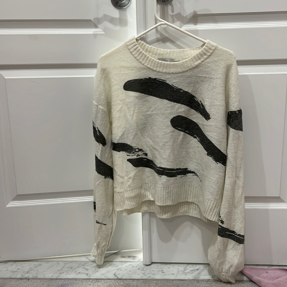 Joie size L cream and grey sweater with winch sleeves
